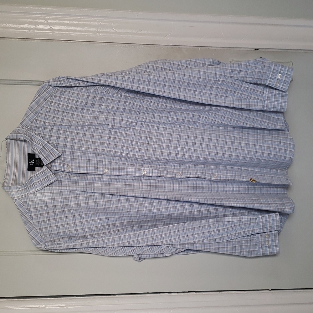 Like New Calvin Klein dress shirt- XL